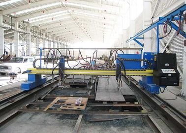 Tipo plasma do pórtico do CNC e máquina de corte automáticos da chama com as multi tochas da tira
