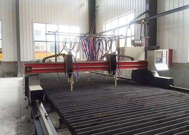 O tipo chama do pórtico do CNC da tira e máquina de corte do plasma para H irradia a linha de produção